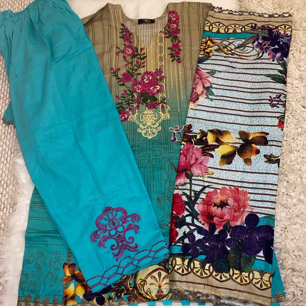 Dress - Picture 7 of 9